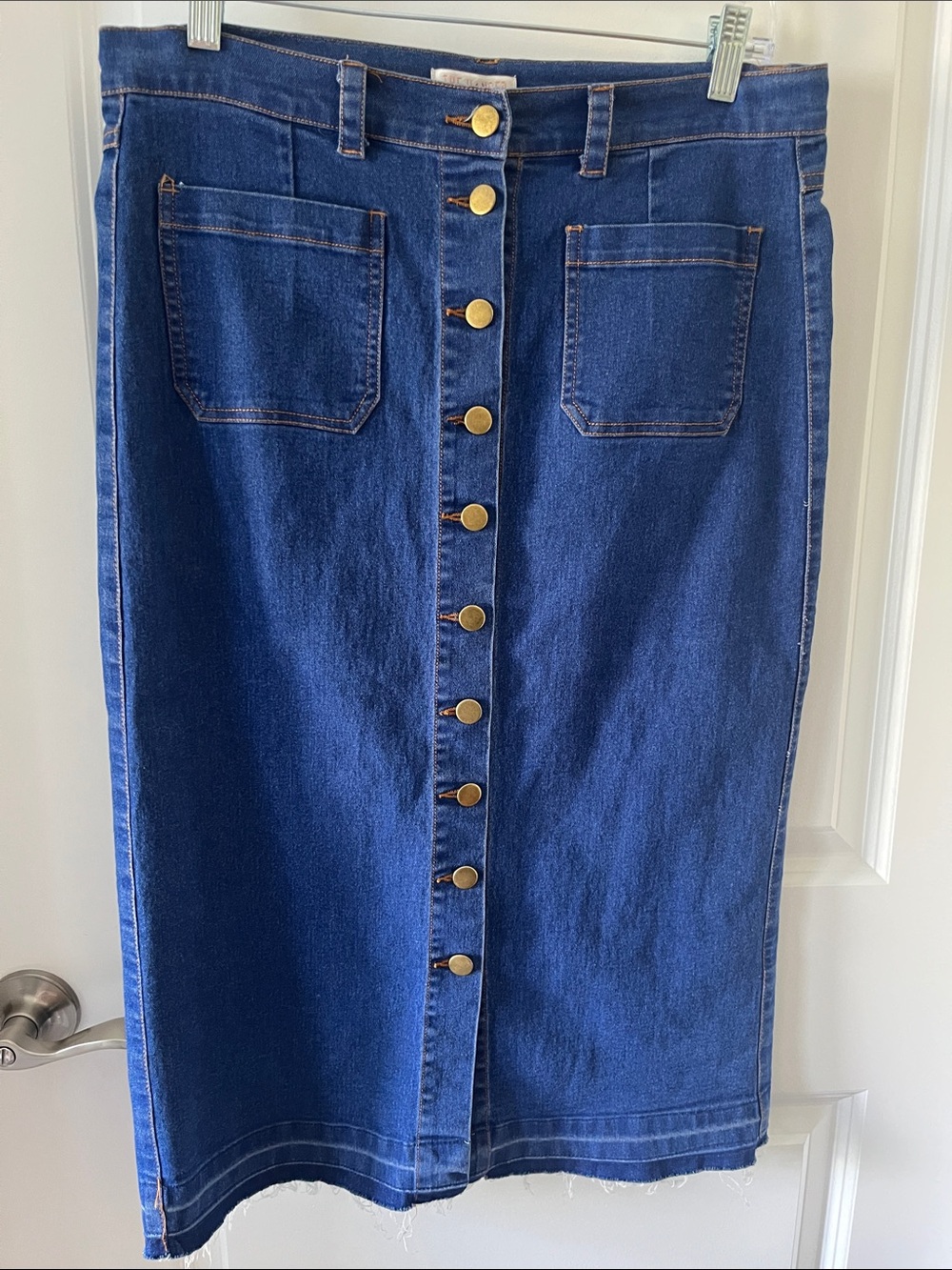 The Hanger VTG High-Rise Button up Front Midi Denim Skirt Raw frayed hem SZ M